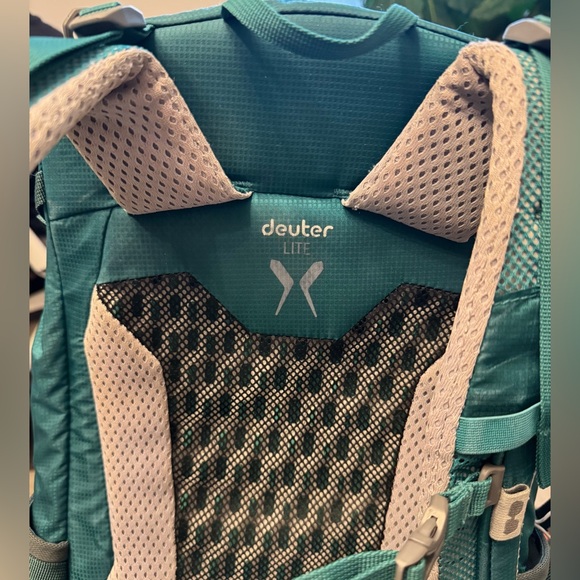 DeuterSpeed Lite 22 SL Pack Women's in Alpine Green Forest - Picture 14 of 15